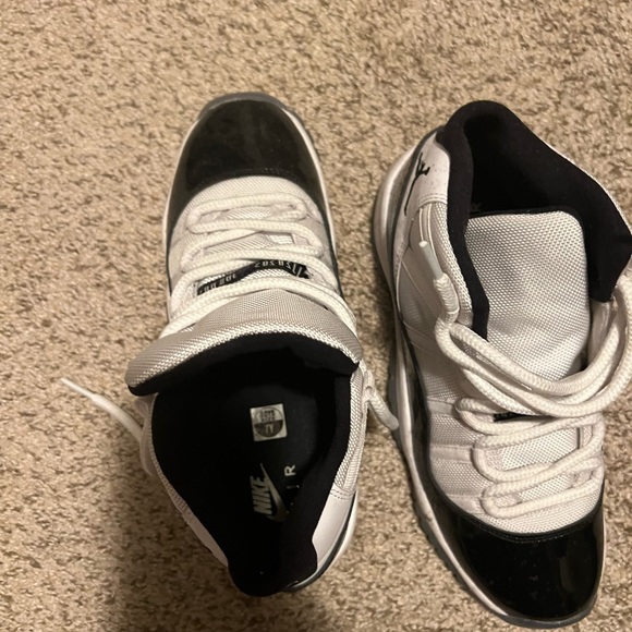 Jordon retro 11 size 7 never worn what is your best offer lol